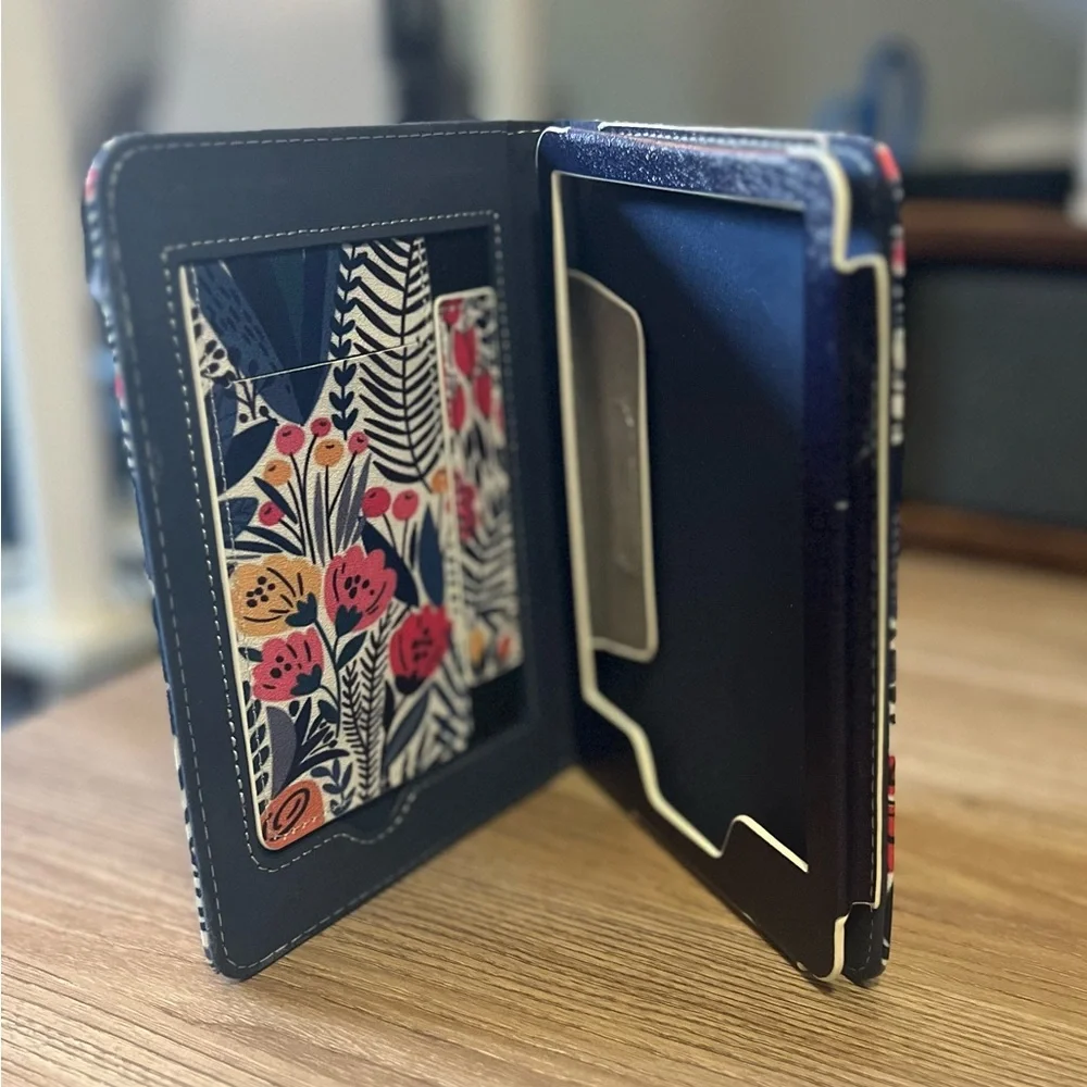 Floral Patterned Kindle Case